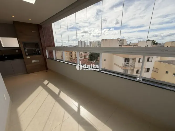 Apartamento com com 140m² , 3 suítes disponível para locação no bairro Santa Mônica em Ube