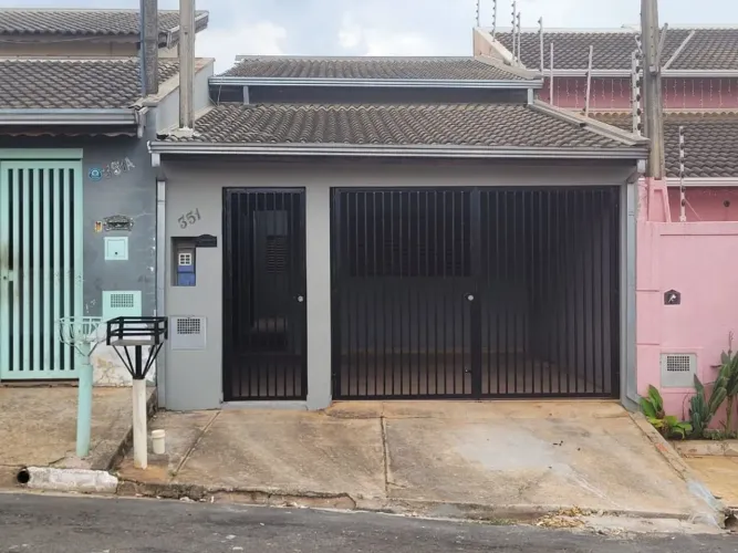 Imóvel em ótimo estado, com 02 dormitórios, sala ampla, cozinha, banheiro social, área de