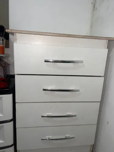 Cômoda de 4 gaveta 