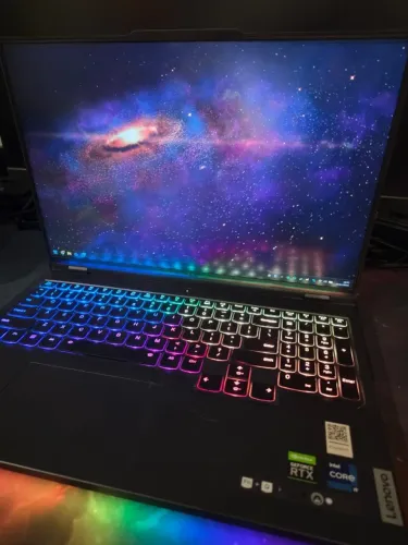 Notebook Lenovo Legion Pro 7 - i9 - RTX 4080 - 32 GB 5600 MHz - 1TB + Base Fan IETS GT500