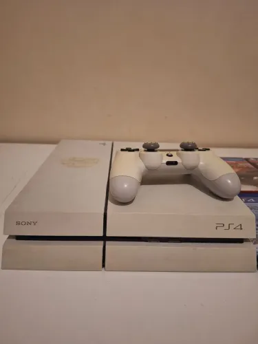 PS4 branco Fat + controle e 4 jogos