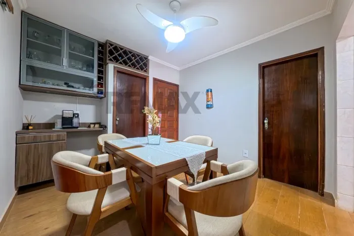 Casa à venda no Jardim Heitor Villa Lobos - 2 quartos, sendo 1 suíte com 2 vagas de garage