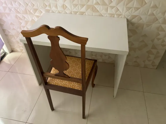 Escrivaninha mesa com cadeira antiga