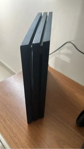 PlayStation 4 Pro 1TB 4K Completo com 2 Controles e Carregador
