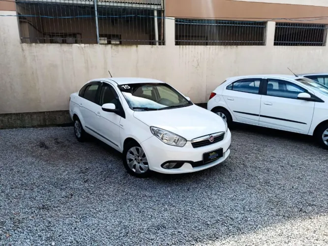 Fiat Grand Siena Essence Dual. 1.6 Flex 16V 2015