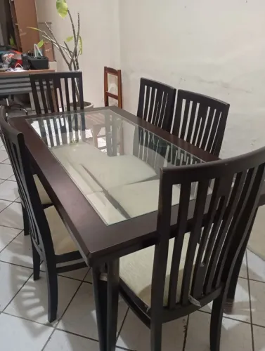 Mesa de jantar com 6 cadeiras