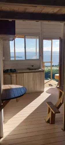 KITNET C/ ÁGUA, LUZ E INTERNET. ACEITA GATO/A CASTRADO
