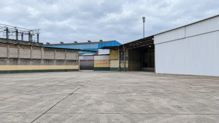 Pátio para caminhões e máquinas em Duque de Caxias - 5.400 m²