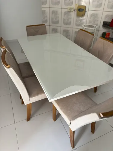 Mesa de jantar com cadeiras