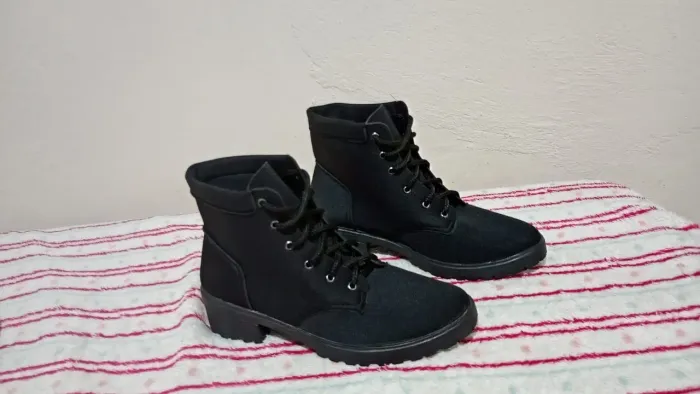 Bota feminina N 34 ou 36