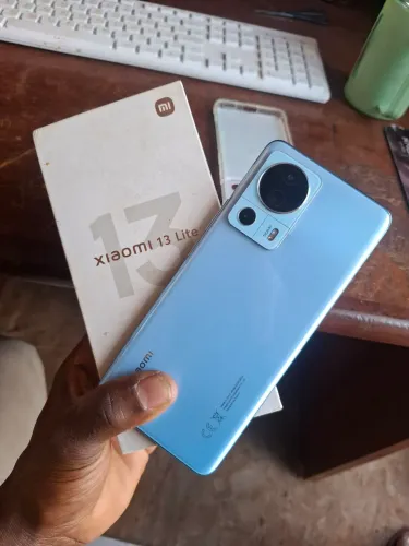 Xiome 13 lite 256GB semi Novo sem detalhes