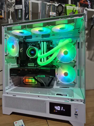 PC Gamer Ryzen 7 5700X B550mAORUS, RX7600 triplo-fan, 16GB DDR4 