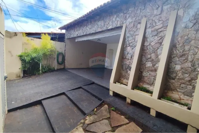 Casa Estilo Colonial - Venda - Oswaldo Rezende - Uberlândia