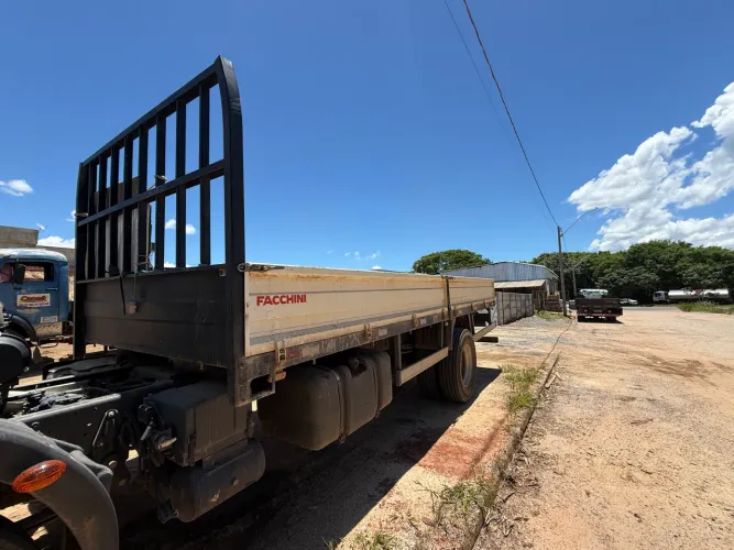 Carroceria de caminhão ? 3/4   