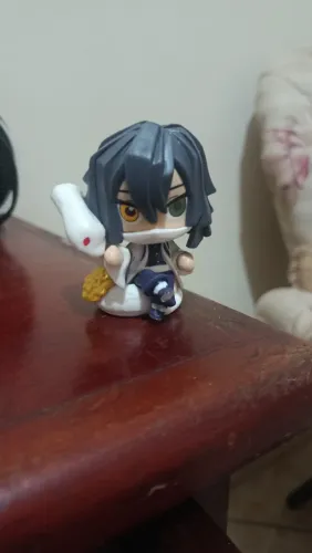 Figure obanai/demon Slayer ,havia vindo de caixa surpresa (conteúdo sem a embalagem)