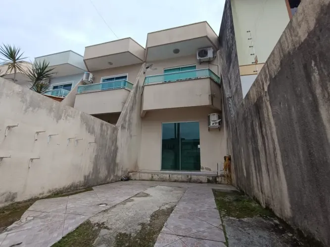 Vendo sobrado com 2 dormitórios no bairro Santa Regina em Camboriú!