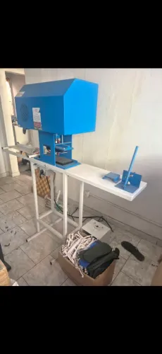 Máquina de fazer chinelo automática