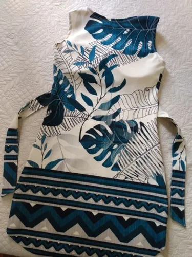 Vestido Feminino com Estampa em Folhas - Vem com bojo