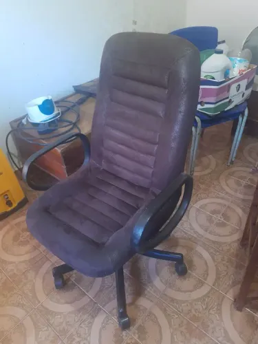 Cadeira de escritório antiga