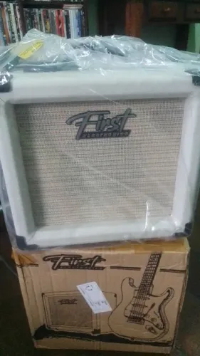 Amplificador de Guitarra First Electronics - Novo