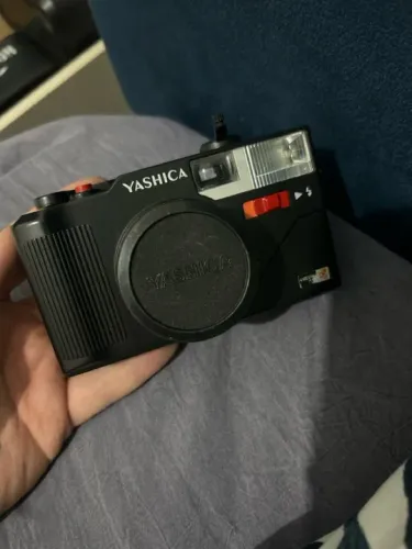 Câmera Antiga Yashica