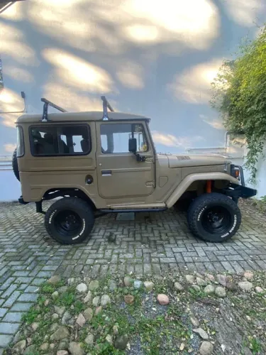 Toyota Band.Jipe Cap.de Aço Chas. Curto Diesel 1984