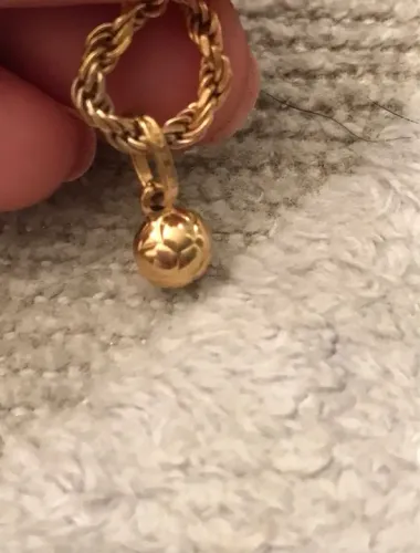 Pingente em ouro 18 k bola de futebol