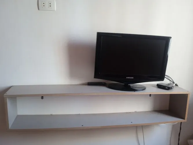 Rack suspenso de parede com mãos francesa nicho prateleira 