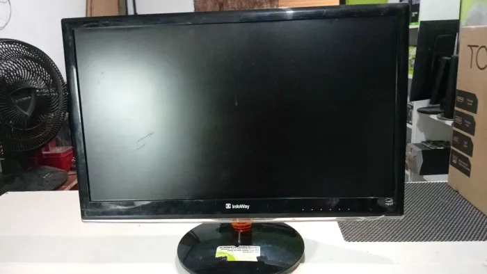 Lenovo icore5, 8gb de ram, Ssd120, Monitor 24 P<br>Core i5<br>8gb de ram<br>Ssd 120<br>Monitor 24<br>800$