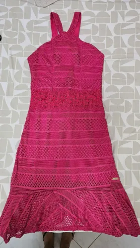 Vestido rosa rendado