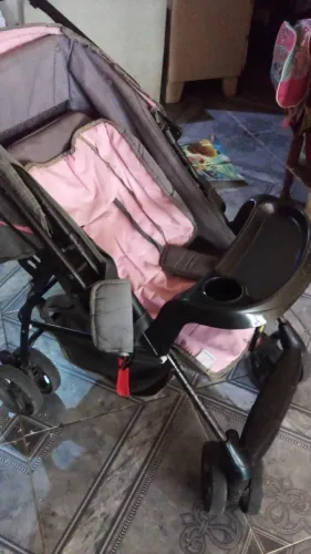 Vendo um Carrinho de bebê Gazareno 