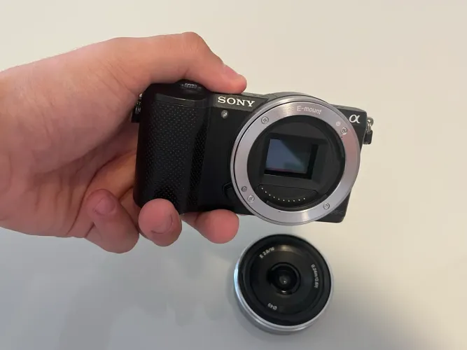 câmera Sony a5000 + lente 16mm