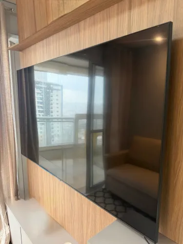 TV Samsung 4K Cristal UHD e Adega de vinhos Electrolux para 8 garrafas 220v