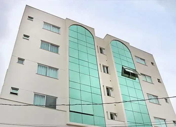 Sala térrea na Rua 2000, com 38m2 e uma vaga de garagem individual... não perca