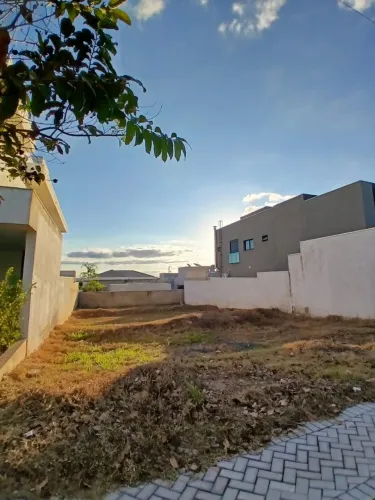 Vende-se terreno com 447m2 no Condomínio Villa Jardim em Cuiabá MT