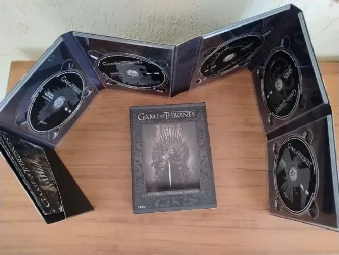 Game of Thrones: Temporadas 1, 2, 3 e 4 Completa em DVDs