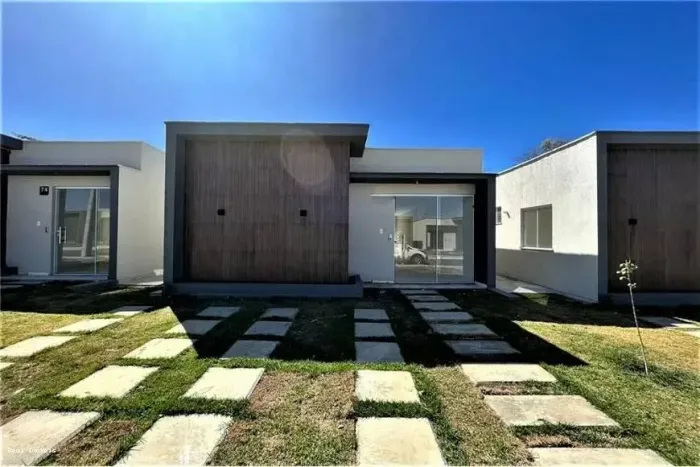 Casa para Venda em Guanambi, Condomínio Conde, 3 dormitórios, 1 suíte, 2 banheiros, 2 vaga