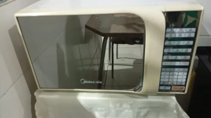 Microondas grande com porta espelhada- NÃO ESTÁ LIGANDO