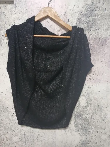 Casaco de tricô preto com detalhes em brilho