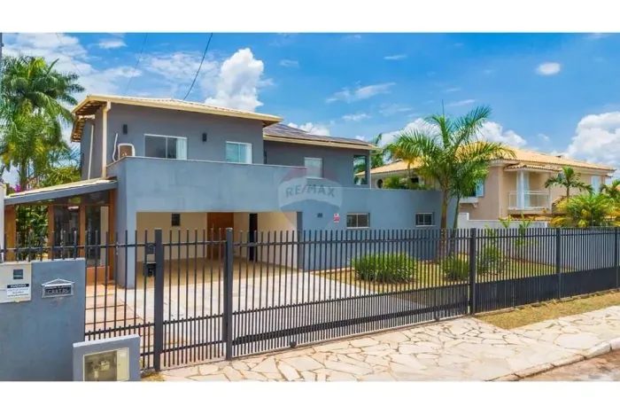 Casa Reformada, Desocupada e Sustentável à Venda no Lago Norte  QL 11, Brasília