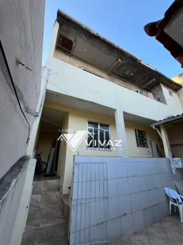 Excelente Casa com 03 Quartos + duas kitnets nos fundos e 02 Vagas em Pilares