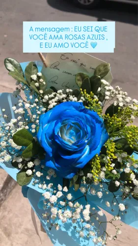 Buquê unitário , buquê com chocolates, buquê com 1 rosa , buquê azul , flores