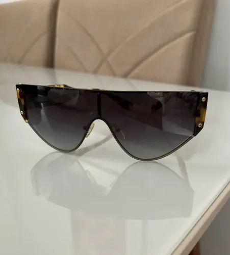 Óculos de Sol Michael Kors Design Elegante