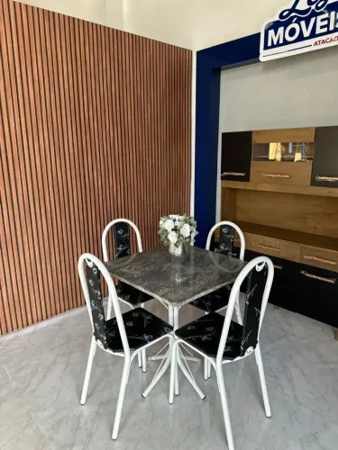 Mesa e cadeira