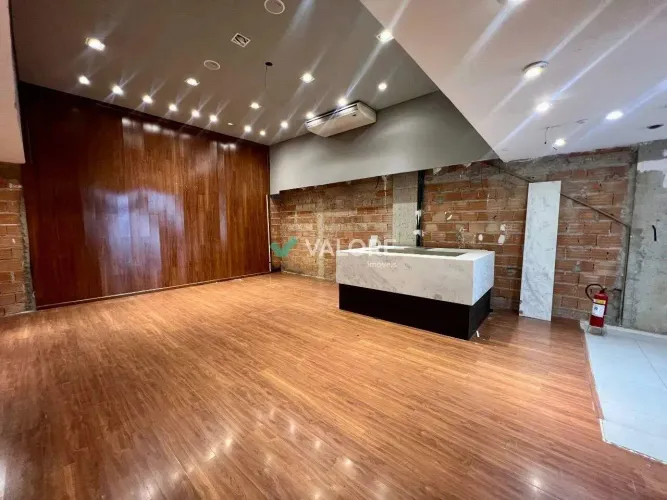Loja em excelente ponto comercial no Vila da Serra
