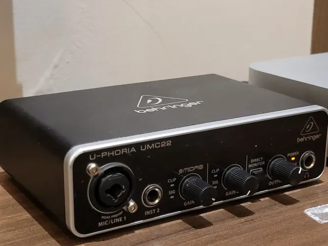 Interface de áudio behringer U-PHORIA UMC22