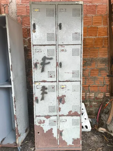 Armário de metal 8 portas