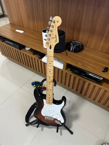 Guitarra Fender Stratocaster Player MN Sunburst
