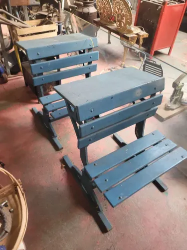 Carteiras cadeiras escolares ,muito antigas: