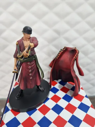 Boneco Zoro do One Piece colecionador